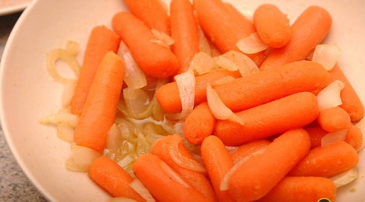 Honey Carrots With 2/3 of Cuban Cuisine Trinity & Food Editor Job!