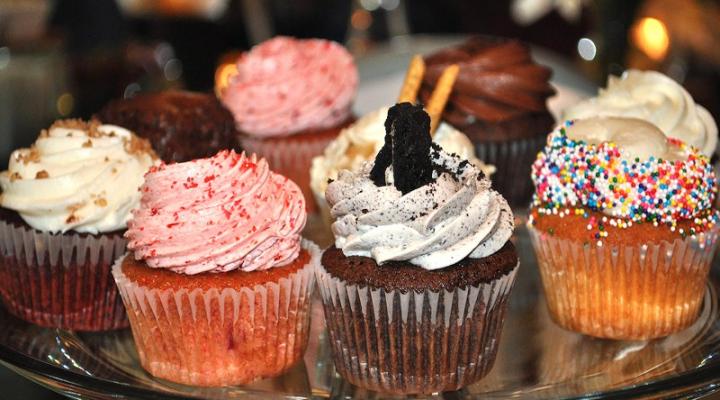How To Improvise & Host A Last Minute Birthday Dinner Party Without Sizzling Your Pocket!