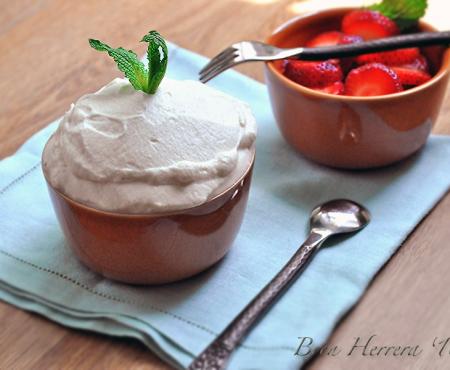 Lemon Infused Homemade Whipped Cream