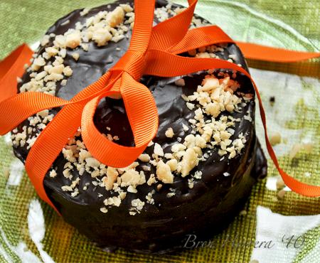 A Chocolate Fudge Macadamia Cake w/Grand Marnier, A Christmas Parade in Middleburg & a Giveaway!