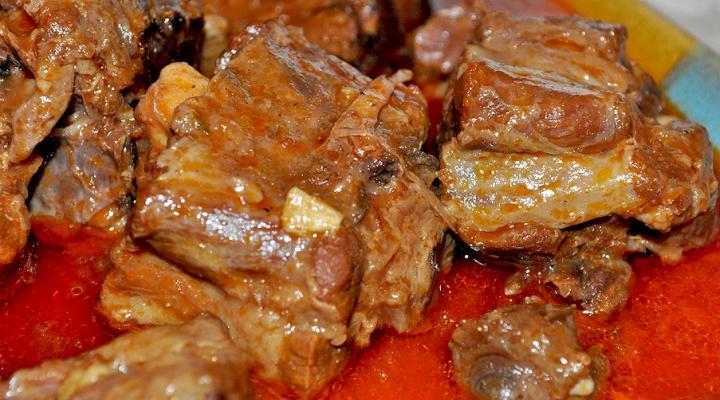 A Typical New Year's Feast: Oxtail in Red Wine & Tomato Sauce (Rabo Encendido)