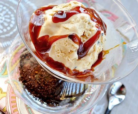 Salted Black Truffle Caramel Ice Cream {Helado de Trufa Y Caramelo Salado}