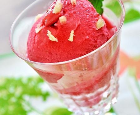A Strawberry & Ginger Sorbet Perfect for Steamy Weather