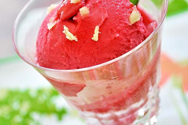 A Strawberry & Ginger Sorbet Perfect for Steamy Weather