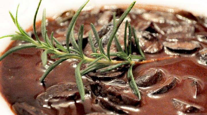 Simple Red Wine Reduction Sauce With Mushrooms & Rosemary. An Update.