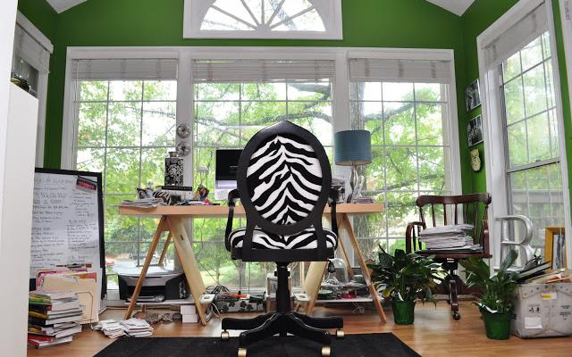 A Sneak Peek Into My Foodie Fashionista Office