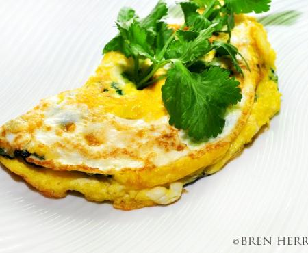 Green is Good! A Simple, Spicy & Cheesy Omelette.