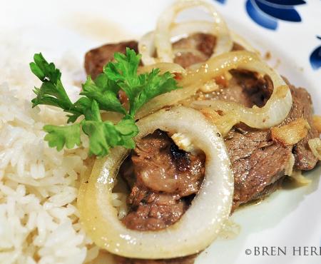 The Onion: An Every Day Simple Cuban Steak Dinner Recipe {or Bistec Encebollado}