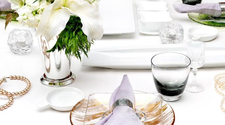 Tips & Tricks for a Chic, Sexy & Affordable Setting for Entertaining At Home. {Look 1}