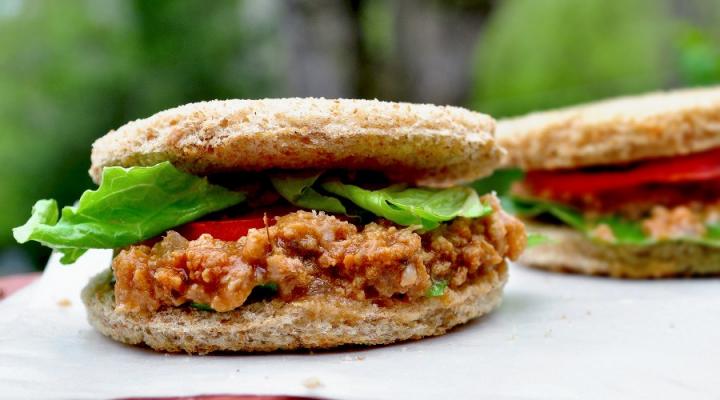 Petite Turkey Picadillo Sandwich {Sandwich de Picadillo de Pavo}