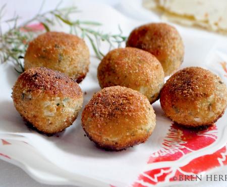 Cheesy Chicken Croquettes {Croquetas de Pollo con Queso}