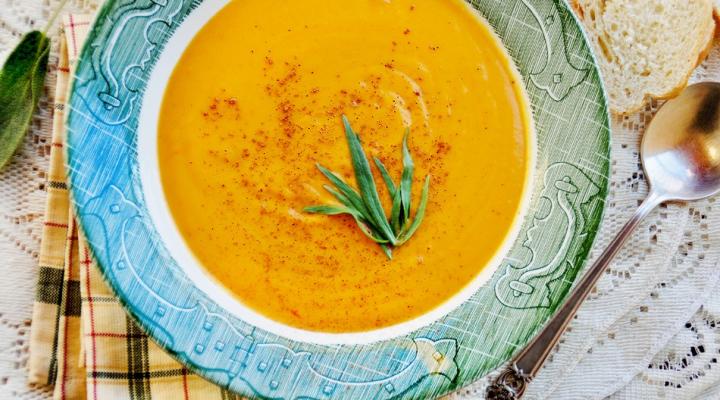 Spicy Butternut Squash Soup {Sopa de Calabaza}
