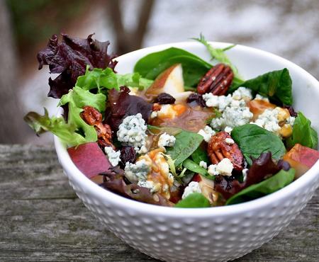 The Green Life: Bleu Cheese, Pear and Candied Pecan Salad