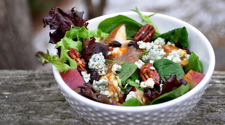 The Green Life: Bleu Cheese, Pear and Candied Pecan Salad