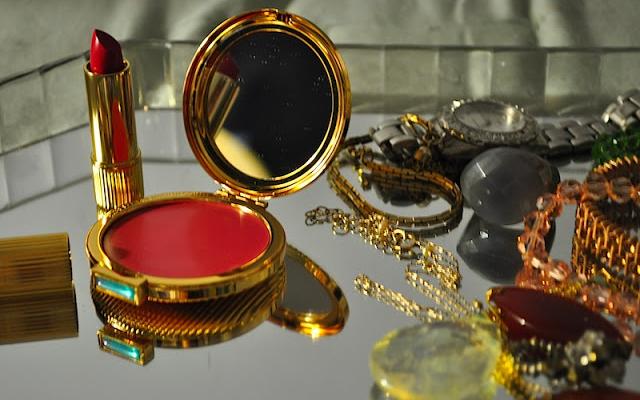 Mad Men Lips, Cheeks and Yellow Dresses