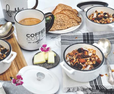 #SinTraddución: Baked Peaches & Cream Oatmeal with Rum & Coconut