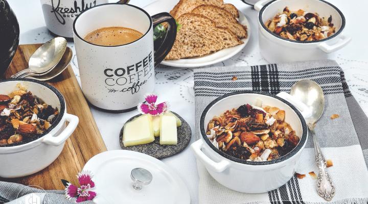 #SinTraddución: Baked Peaches & Cream Oatmeal with Rum & Coconut