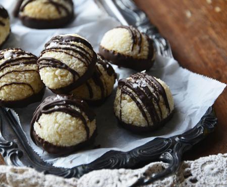 {Friends of Bren Guest Post} Salted Chocolate-Drizzled Coconut Macaroons {Gluten-Free}